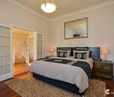 This prominently positioned family home magically combines old worl... - Photo 4