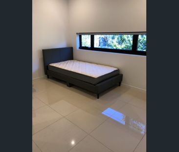 STUDENT ACCOMMODATION - 200m Walk to UQ St Lucia - Photo 3