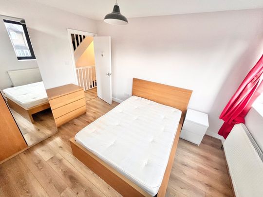 Room in a Shared House, John Maurice Close, SE17 - Photo 1