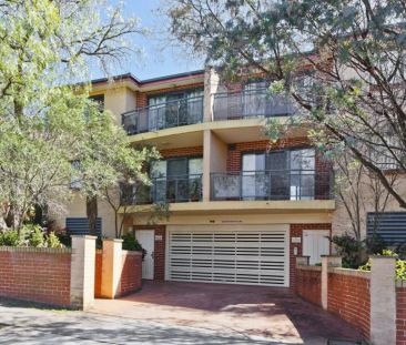 SPACIOUS & WELL POSITIONED 2-BEDROOM APARTMENT! - Photo 3