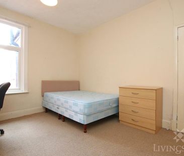 4 bedroom terraced house to rent - Photo 1
