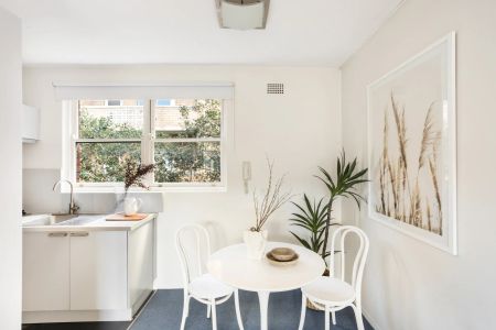Low maintenance living and convenience close to transport - Photo 3