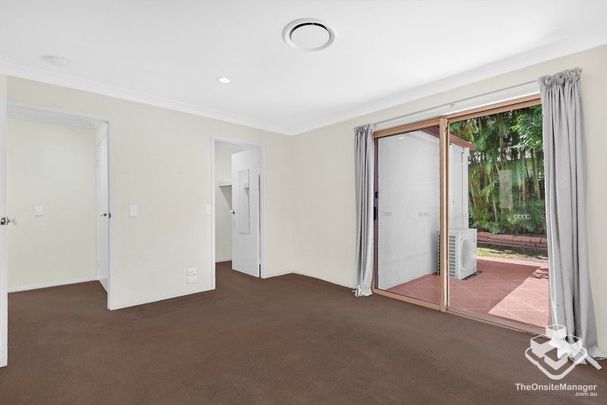 Family Home in a Quiet Robina Cul-de-sac â Spacious, Comfortable & Convenient - Photo 1
