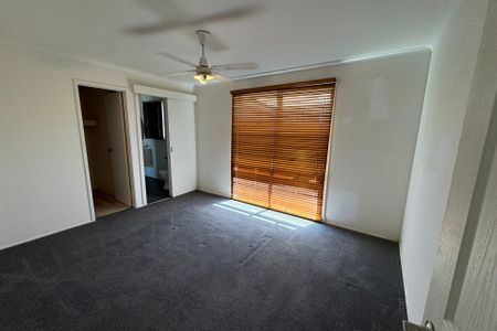 "Perfect Family Living - Close to Schools, Shops & Parks" - Photo 2