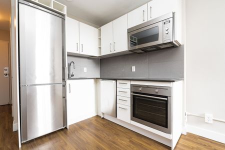 798 Richmond Street West - Photo 3