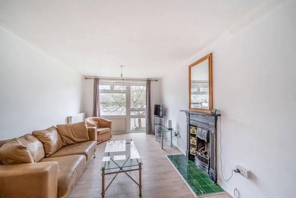 3 bedroom flat to rent - Photo 1