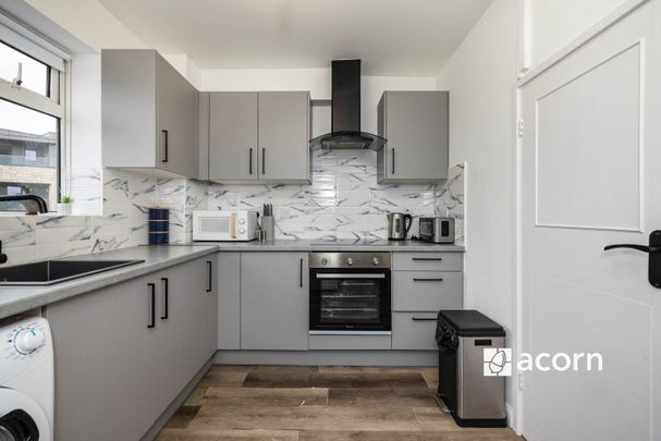 Maisonette to rent - St. Saviours Estate, London, SE1 - Photo 1