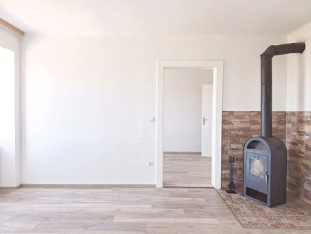 Sanierte 4 Zimmer Wohnung im Haus mit einem großen Garten - Photo 2