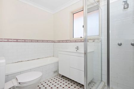 SPACIOUS UPDATED 2 BEDROOM TOWNHOUSE! GREAT LOCATION! - Photo 5