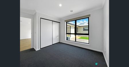 Modern Family Living in Prime Cranbourne East Location - Photo 5