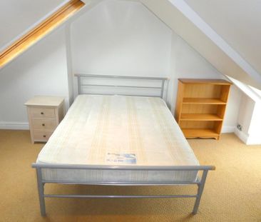 4 bedroom semi-detached house to rent - Photo 3