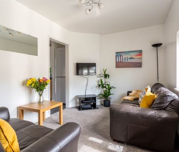 5 Bed Semi-Detached House, Southall Avenue, BN2 - Photo 2