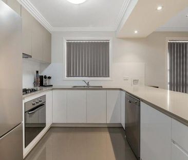 Stylish 3 Bedroom Townhouse in Glenmore Park - Photo 5