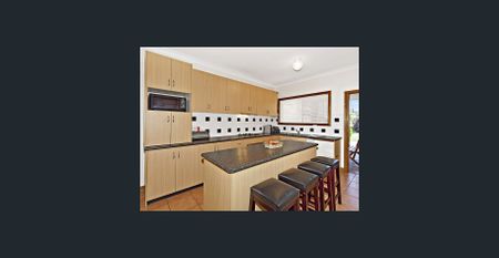 Modern Family Duplex in Prime Location - Photo 4