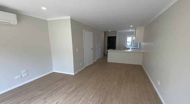 Townhouse in Ranui - Photo 1