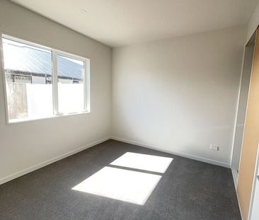 Charming 2BR Home in Rolleston - Photo 3