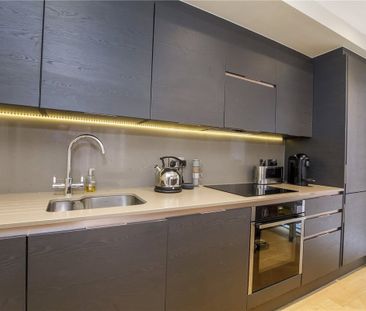 Stylish 2 bedroom part furnished apartment located in the Hudson Qu... - Photo 4