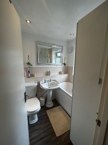 2 Bed Maisonette, Sandhills, SM6 - Photo 4