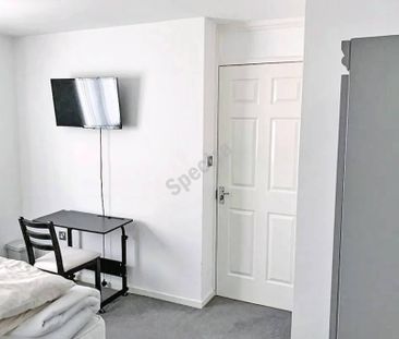 1 bedroom in a house share to rent - Photo 6