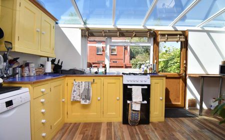 Ocean present this 3 double bedroom house on Sydenham Road, Knowle. Set over three floors, this property is offered on an unfurnished basis. THis property is not available to 3 or 4 sharers due to licensing restrictions from the council. - Photo 5