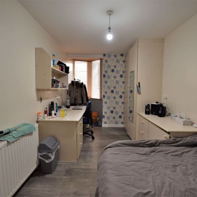 12 bedroom House in Flat A & B & C, Leeds - Photo 1