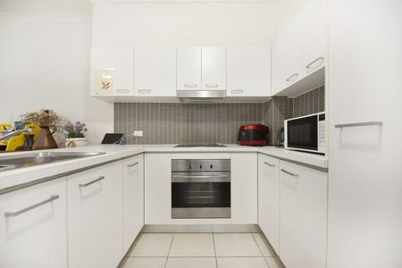 Spacious, Fully Furnished Double-Storey 2-Bedroom Townhouse - Available on 15/12/2025 - Photo 4