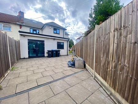 5 Bed Semi-Detached House, Fairmead Road, CR0 - Photo 2