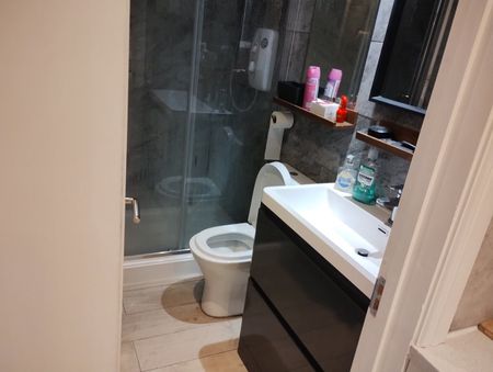 Room in a Shared House, Catherine Street, RG30 - Photo 5