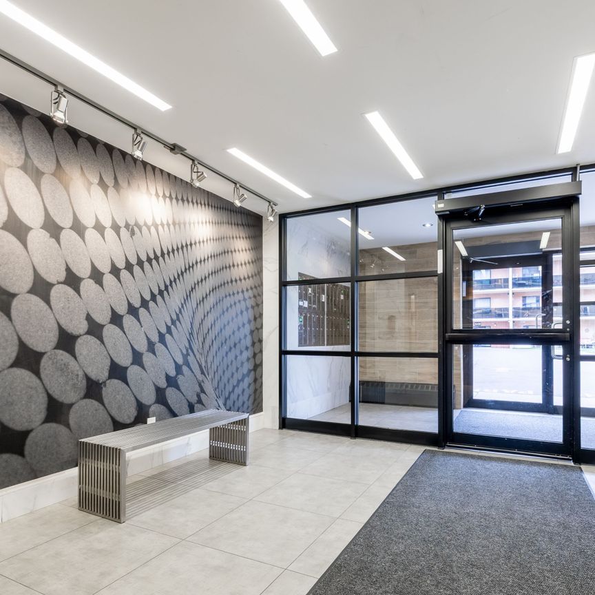 For Lease - 573 North Service Road Unit# 504, Mississauga, Ontario - Photo 1