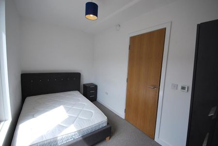 3 bedroom mews to rent - Photo 5