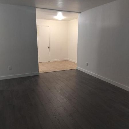 1 MOIS GRATUIT | 3 1/2 avec Terrasse + Stationnement - Photo 4