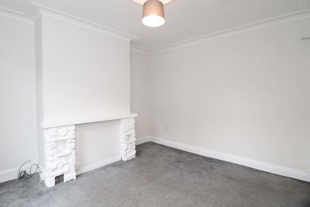 2 bedroom end of terrace house to rent - Photo 1