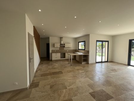Location Maison 4 pièces 117m² GEMENOS 13420 - Photo 4