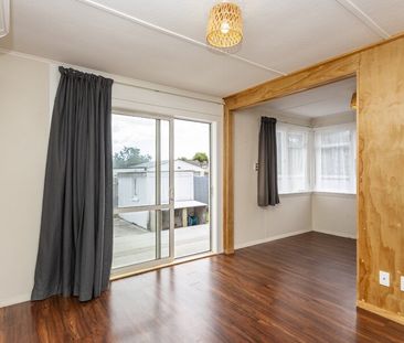 Stand alone two bedroom house! - Photo 3