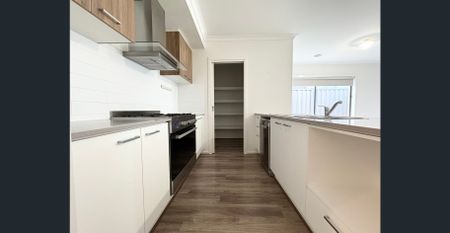 Modern Family Living in a Prime Greenvale Location - Photo 5