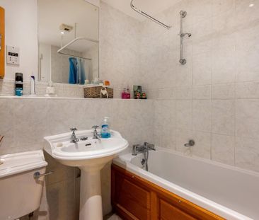 1 bedroom flat to rent - Photo 6