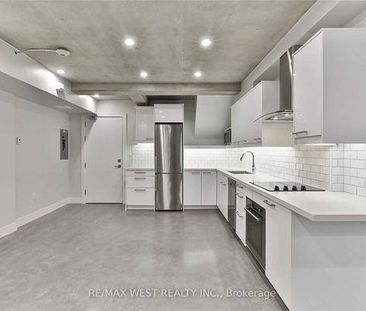 MUST SEE SPACIOUS STUDIO LOFT PARKING AVAILABLE - Photo 2