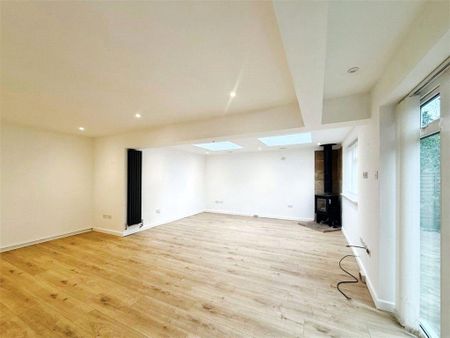 3 bedroom detached house to rent - Photo 5