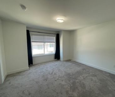 Impressive Upgraded 4 Bed, Townhome, Nice Location - Photo 3