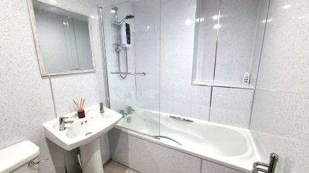 2 bedroom flat to rent - Photo 5