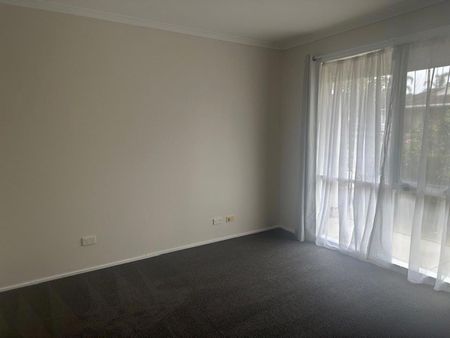 LOVELY 3 BEDROOM HOME - Photo 3