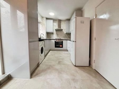 2 bedroom ground floor flat to rent - Photo 4