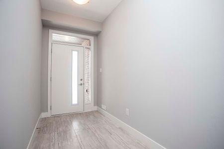 For Lease - 2048 Meadowgate Boulevard, London South, Ontario - Photo 2