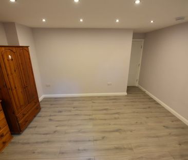 3 bedroom Flat in Flat 15, Leeds - Photo 5
