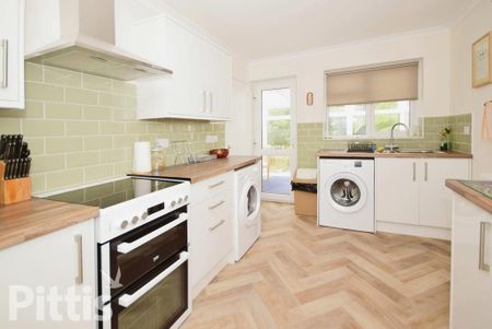 2 bedroom detached bungalow to rent - Photo 4