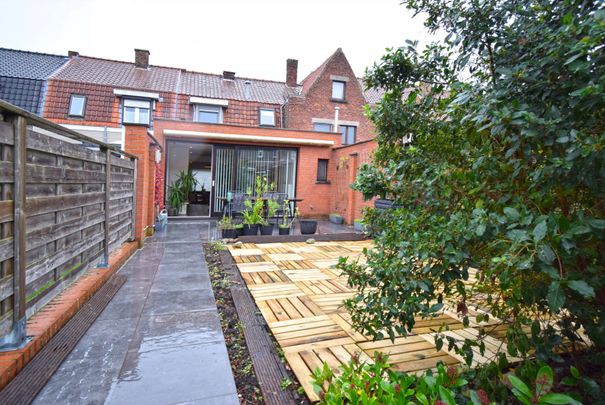 KARAKTERVOLLE WONING MET STADSTUIN - Photo 1
