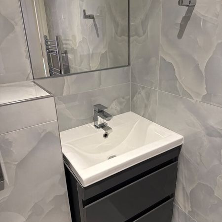 Studio Flat, The Headrow, LS1 - Photo 4