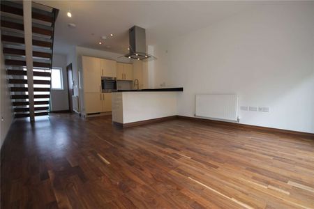 A modern, high-specification two-bedroom duplex apartment - Photo 3