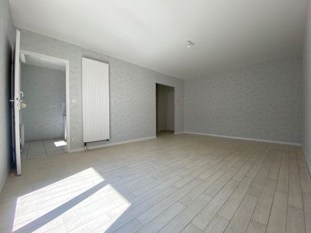 Location Appartement 2 pièces 46m² BESANCON 25000 - Photo 2