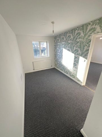 2 bed Apartment - To Let - Photo 3